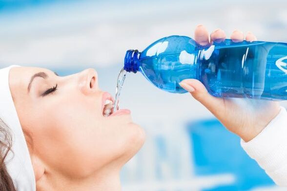 You can get rid of 5 kg of excess weight in a week by drinking lots of water