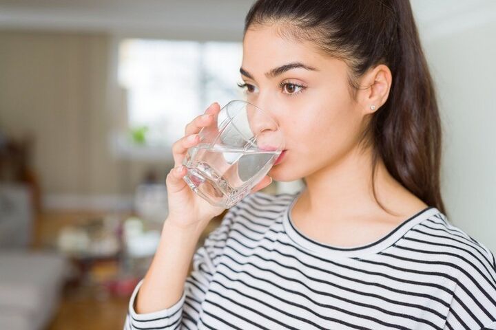 Drinking clean water regularly is the key to successfully losing weight by 10 kg in a month. 